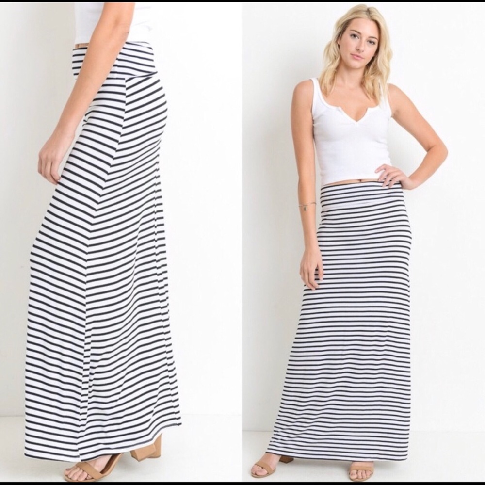 Black and white Maxi skirt large
